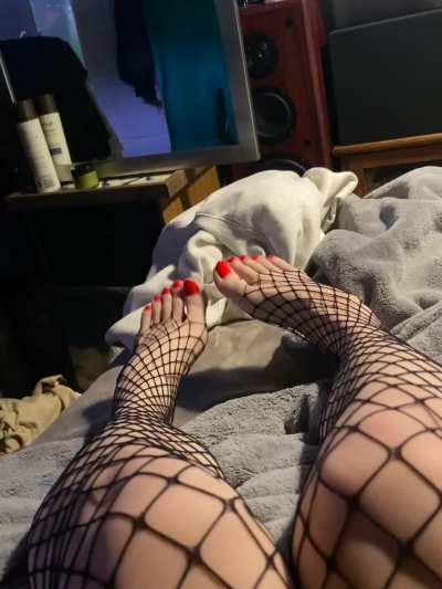 You should totallyy nott kiss & suck themm 😗🤭