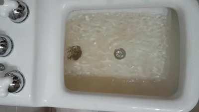 [SERIO] Alquilo depto, y hace una semana la inmobiliaria mandó a cambiar un termotanque Rheem 130 l pinchado por un Saiar 80 l nuevo. Todos los días tengo que 