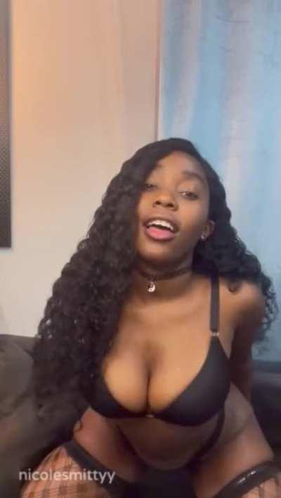 I wanna sext with someone tonight...