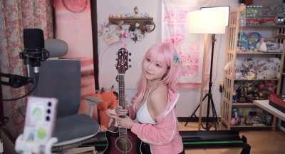 Why Twitch needs to allow bikini dancing without a pool (Sooflower)