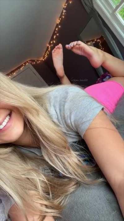 I love knowing you can’t help but stare at my soles😉