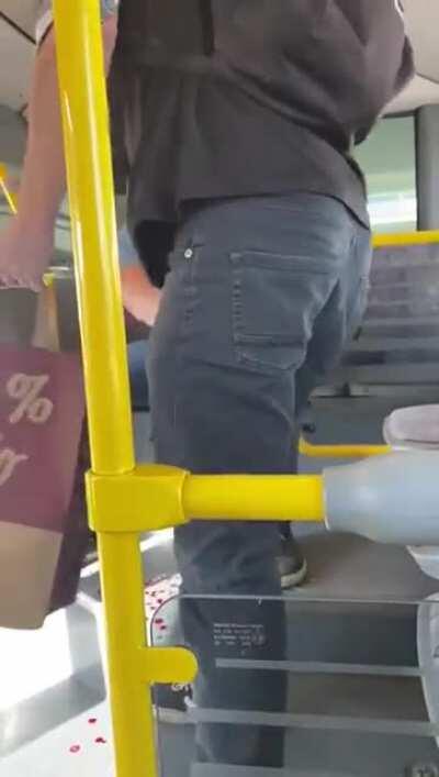 anti mask guy attacks dude who told him its a mandatory to wear one in public busses and gets a headbutt.