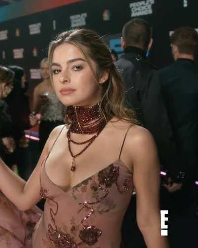 Addison Rae is soo hot.