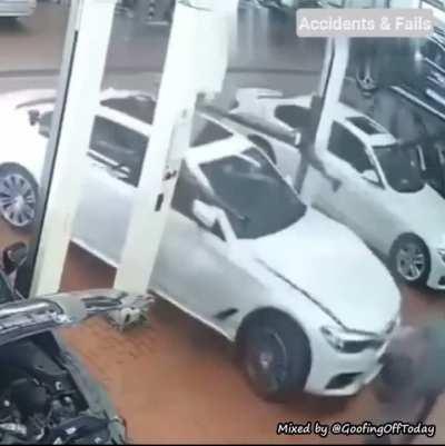 Malfunction leads to crazy Work  accident 