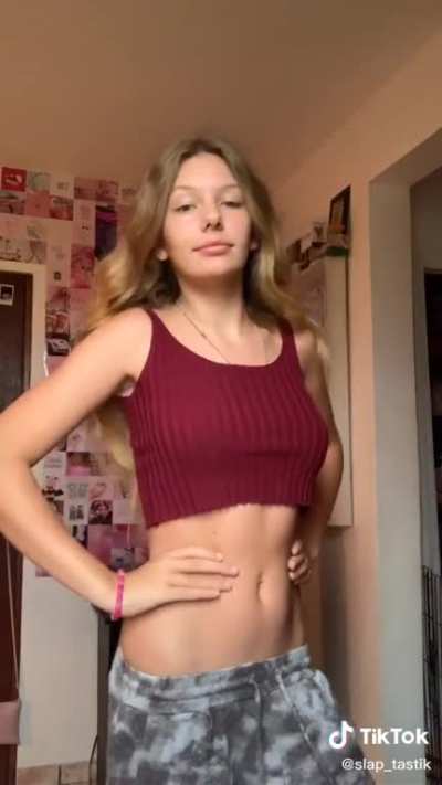 9/10 Long haired girl showing of her belly and hips