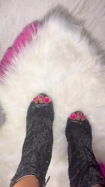 Let me walk all over you 💰🛍️🤑