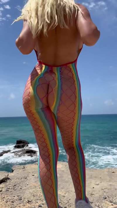 Eyes on me ,  not no on the crowd