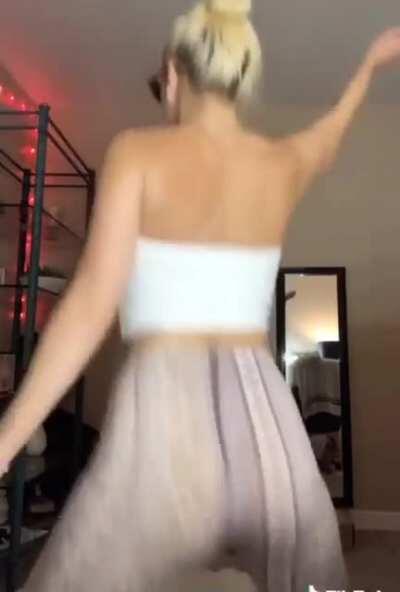 Skinny white girl twerking