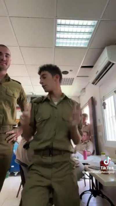 alright guys who sissified the IDF???