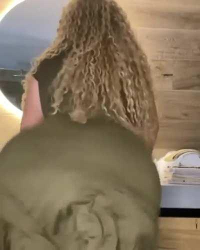 Roxy.robynn sexy loud ass clap