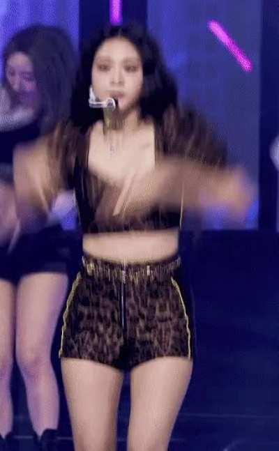 Jisoo's little boobs 🔥🤤