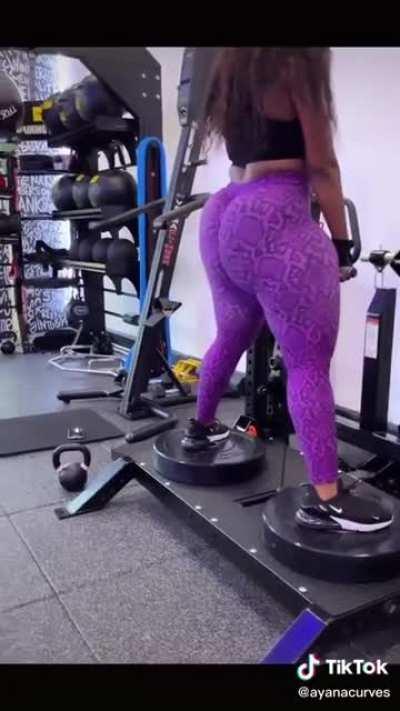 Gym must be a good time with her around 🤯