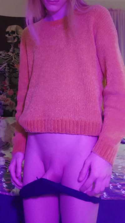 [18] pull them down~ ;3