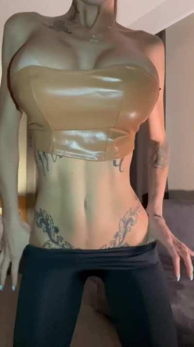 Just my tight tummy [gif]