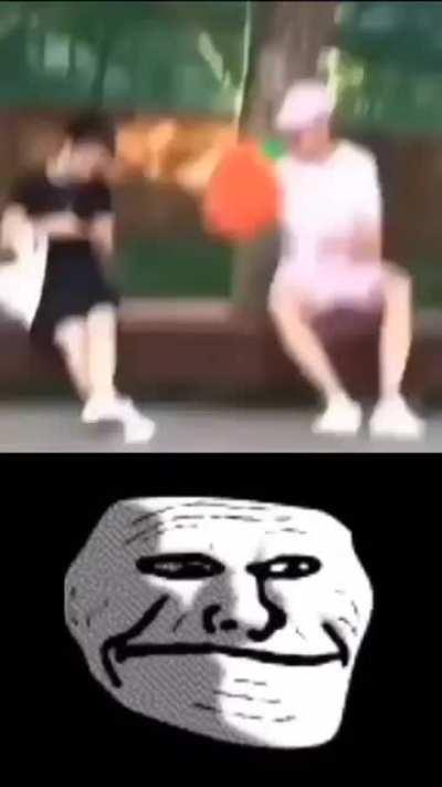 🧐》😯》😔》🧐》😎