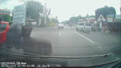 Pag lumingon ka, bangga ka.