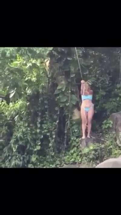 Losing grip while trying to swing with a rope