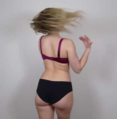 Her booty looks best in black♠️