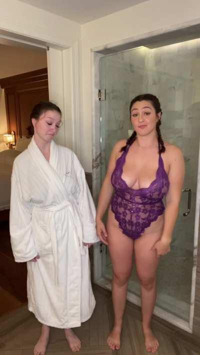 What's better than one pair of titties dropping? 🤔