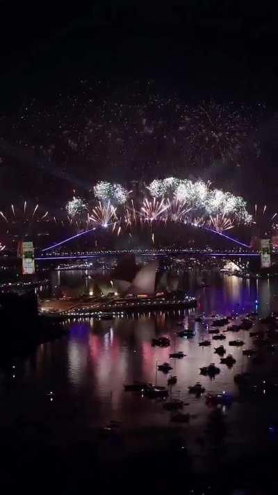 Sydney NYE Fireworks spell Sydney