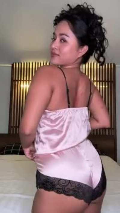 Please tell me when youre about to cum.. i'll wrap my legs around you so you cant escape and creampie me