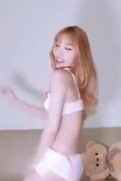 Do not nut or erect challenge #5 : MIU HIP SHAKE