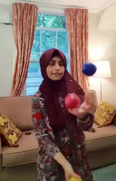 Meet the Oxford Juggler: This PhD student from Pakistan is an amazing performer