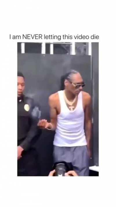 This is why snoop Dogg is a Legend