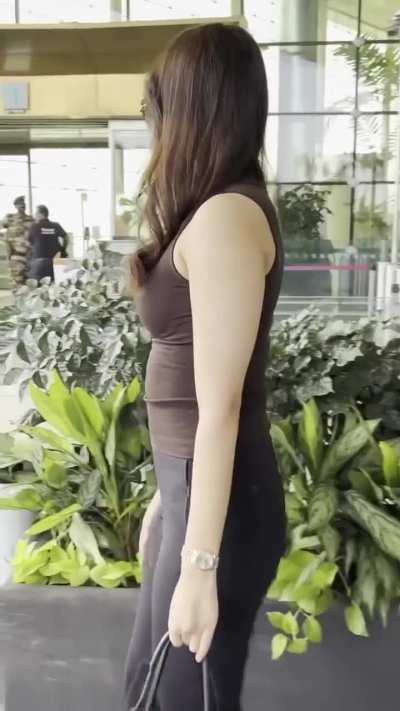 Manushi Chillar awesome