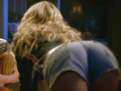 Samara Weaving needs to be spanked