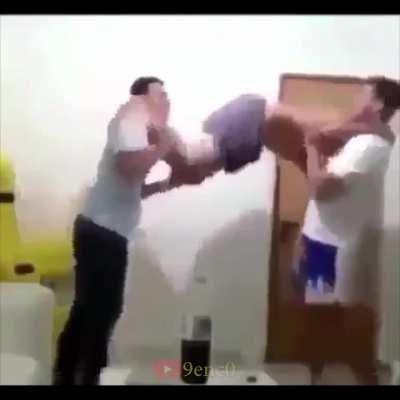 i think he just die 4 time :D