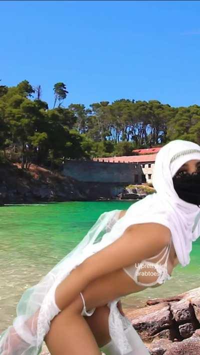 When my strict Muslim parents aren’t looking😈😋