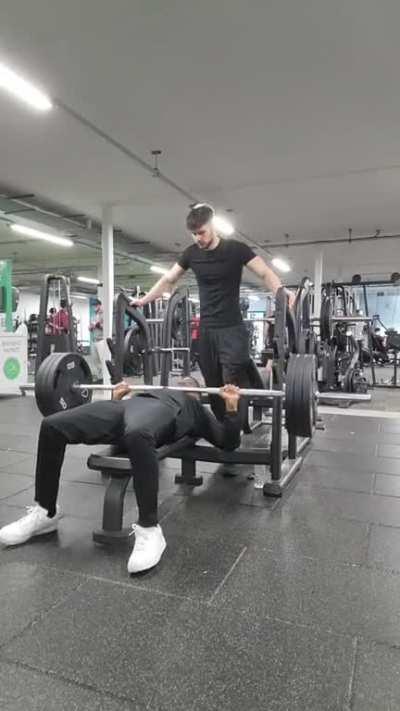 Spotter just watching bro suffer 😭
