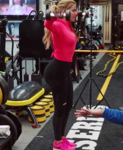 Set a cup up on that ass