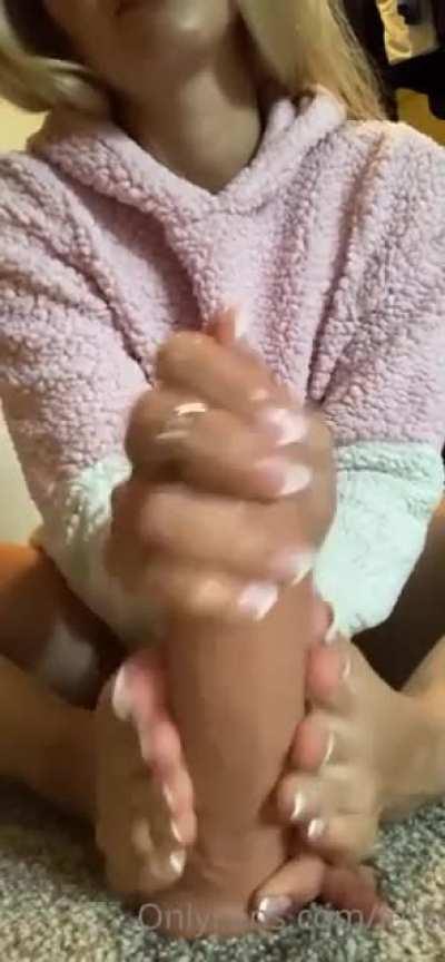 KalaLehlani strokes it 😈