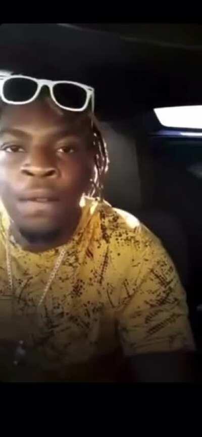 Dude just got robbed on live...based on the other person reaction it kinda sounds like set up tbh