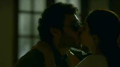 Isha Talwar hot scene from Mirzapur 2