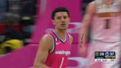 [Highlight] Johnny Davis hangs and finishes the stunning one-handed reverse layup