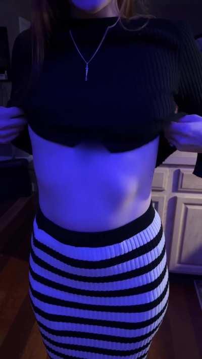 You all deserve a nice titty drop 😇