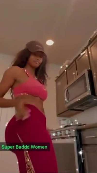 Throwback Dylan live but only 🍑 🍑 (posting again cause I don’t think enough people saw the last time lol)