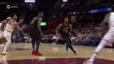 [Highlight] Donovan Mitchell smokes Barrett with the euro (w/ replay)