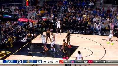 [Highlight] Anthony Edwards rises up for massive slam!