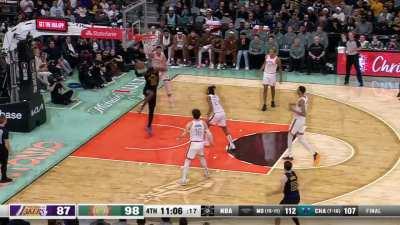 [Highlight] LeBron causally throws down a reverse jam at the baseline