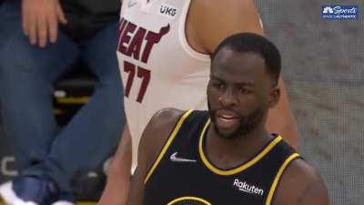 [Highlight] Draymond turns into Dray-Z during the timeout