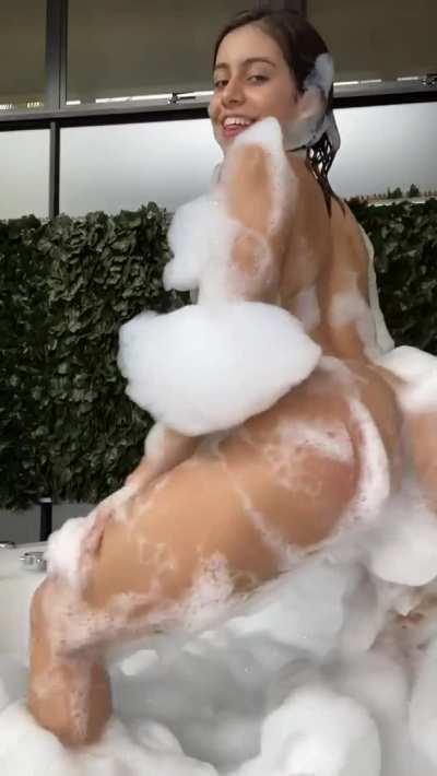 Hi!! Hola!!! Want to see more. I'm live daily on Camsoda!!!