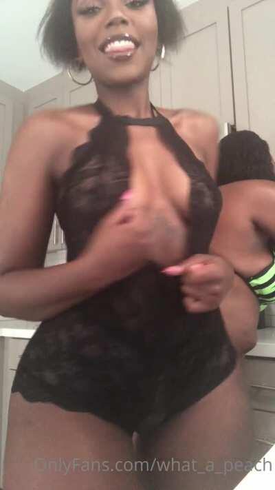 Check link in comments for her content👇🏽💦🔥