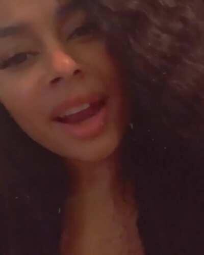 I like her weird pretty ass