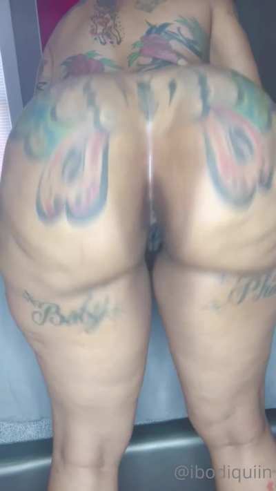 Spread that butterfly booty 😛