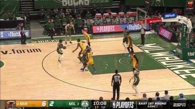 [Highlight] Jimmy Butler pulls the chair on Giannis