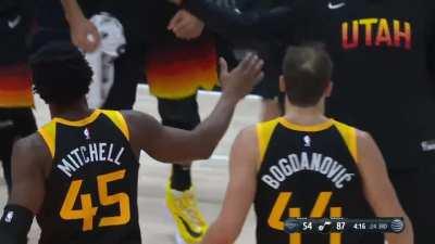 [Highlight] Donovan Mitchell slams it down with the off the backboard pass from Bogdanovic